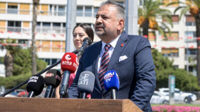 Törende konuşma yapan CHP İzmir İl Başkanı Şenol Aslanoğlu, “Bugün