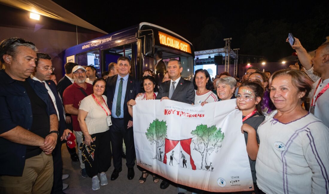 CHP Genel Başkanı Özgür Özel ile İzmir Büyükşehir Belediye Başkanı