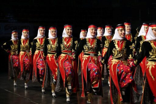 Karşıyaka’da yaşayan vatandaşların sanatla bağını güçlendirmeyi amaçlayan Karşıyaka Belediyesi, ücretsiz