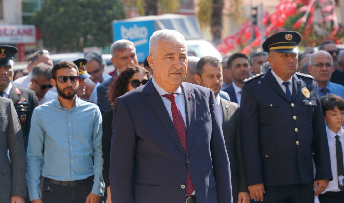 KEMALPAŞA’DA 30 AĞUSTOS ZAFER BAYRAMI TÖRENİ DÜZENLENDİ 30 Ağustos Zafer Bayramı'nın 102. yıldönümünde, Kemalpaşa Atatürk Anıtı önünde