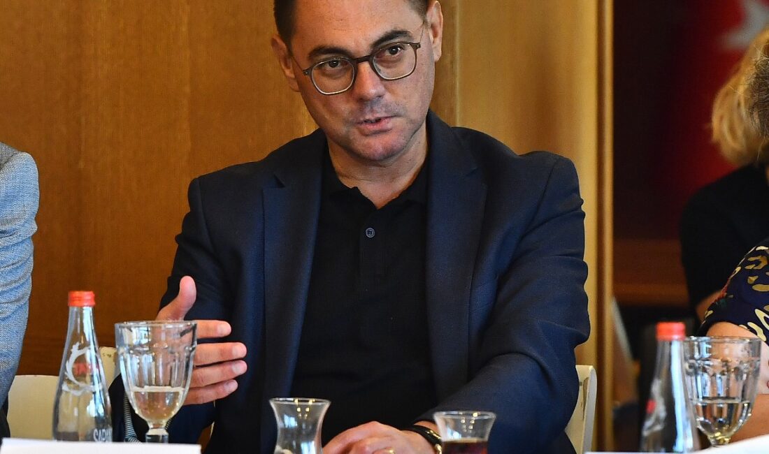 İzmir Büyükşehir Belediyesi'ne yönelik yolsuzluk soruşturması kapsamında tutuklu yargılanan eski