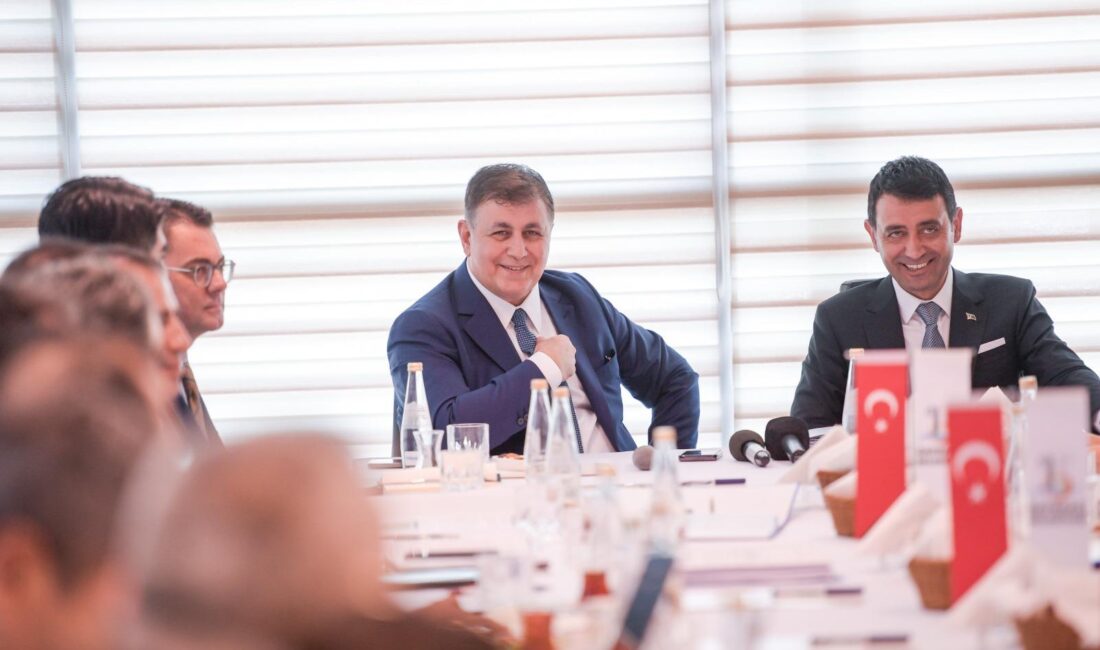 İzmir Büyükşehir Belediye Başkanı Dr. Cemil Tugay, ilçelerin sorunlarına hızlı