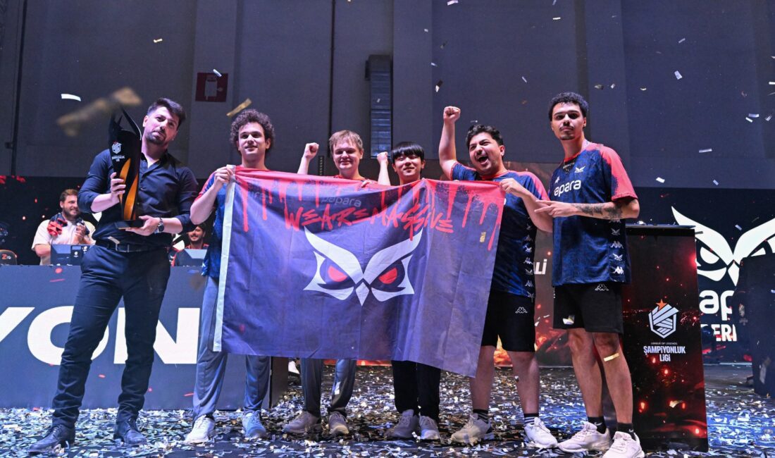 İzmir, esporda Türkiye’nin en büyük etkinliklerinden birine ev sahipliği yaptı.