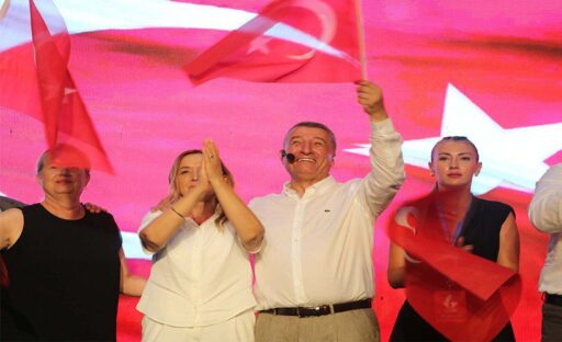 Güzelbahçe Belediyesi, Körfezin ilk ve tek mavi bayraklı plajında 1.Gençlik