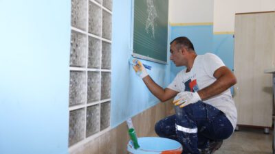 Güzelbahçe Belediyesi, ilçedeki kamuya ait okulların boya, badana, bakım, onarım