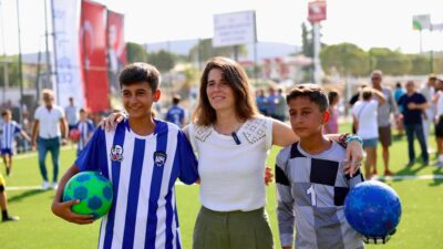 Yenilenen Ilıca Ahmet Keleş Spor Tesisi’nin açılışında konuşan Çeşme Belediye