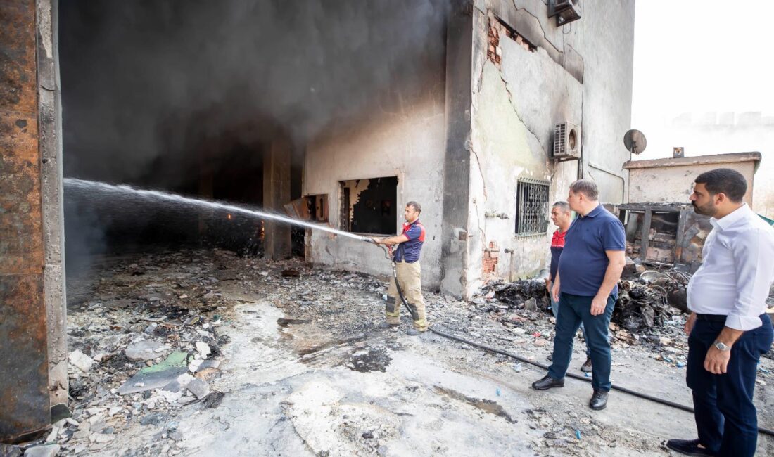 İzmir Büyükşehir Belediye Başkanı Dr. Cemil Tugay, sabahın ilk saatlerinde