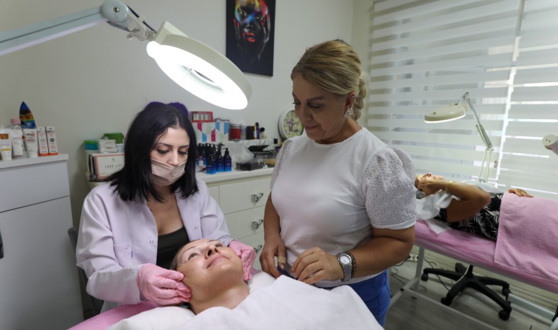 Karşıyaka Belediyesi; İlçe Halk Eğitim Merkezi iş birliğinde düzenlediği cilt