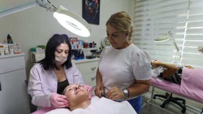 Karşıyaka Belediyesi; İlçe Halk Eğitim Merkezi iş birliğinde düzenlediği cilt