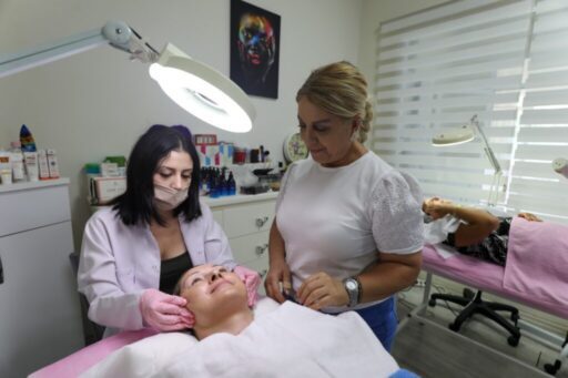 Karşıyaka Belediyesi; İlçe Halk Eğitim Merkezi iş birliğinde düzenlediği cilt