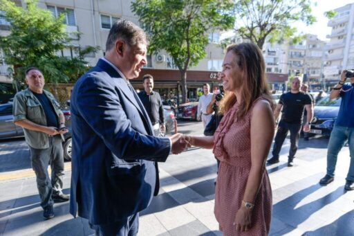 İzmir Büyükşehir Belediye Başkanı Dr. Cemil Tugay, göreve gelmesinin ardından