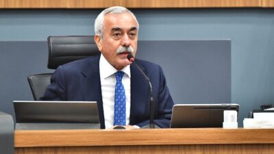 İzmir Büyükşehir Belediyesi’nin meclis toplantısında Karşıyaka Yamanlar Dağı’nda başlayan ve