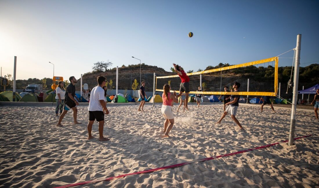 İzmir Büyükşehir Belediyesi genç odaklı kent vizyonuyla gençlik kampları ve