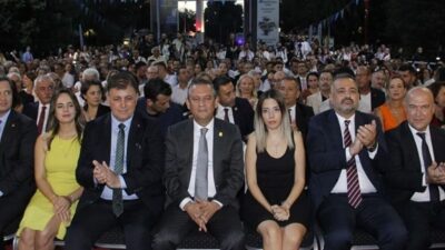 AK Parti'den Özgür Özel'e 'Dilruba' tepkisi: 'Kabul edilemez!'
İzmir'de verdiği bir