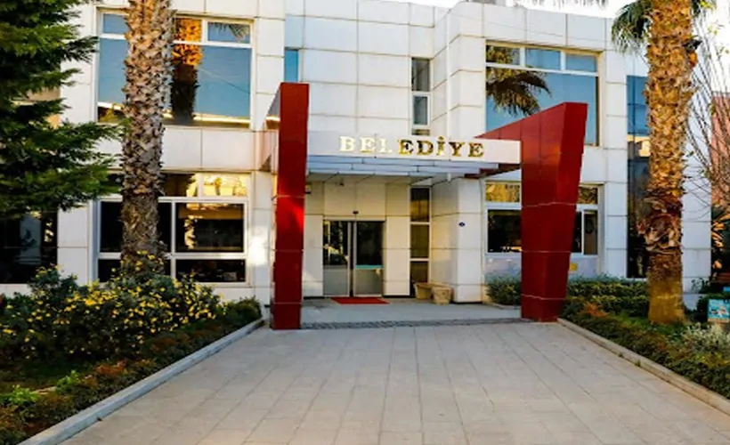 Seferihisar Belediyesi yolsuzluk operasyonu: Veli Ağbaba ve Gözaltı Listesi! Seferihisar Belediyesi yolsuzluk operasyonu patladı! Veli Ağbaba danışmanı gözaltında, detaylar
