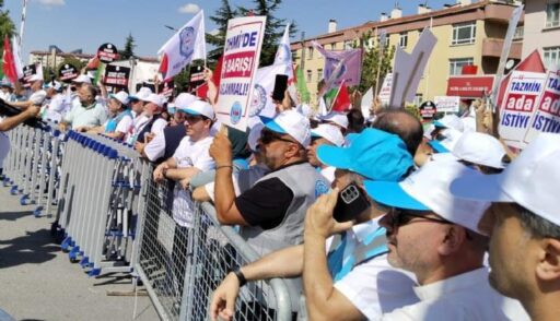 Büro Memur-Sen İzmir Şubesi’nden büyük mitinge destek Büro Memur-Sen İzmir Şubesi Ankara’da Türkiye genelinde sendika üyelerinin katıldığı