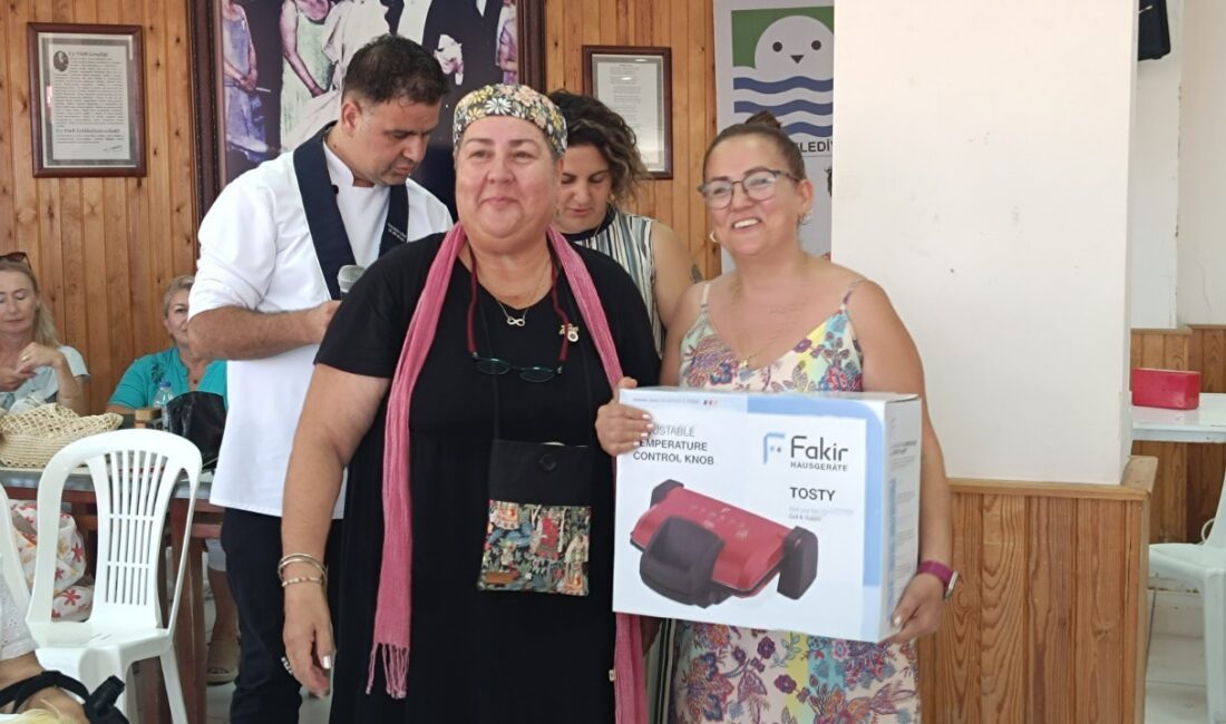 İzmir’in Foça İlçesi’nde Kent Konseyi Kadın Meclisi tarafından yemek yarışması