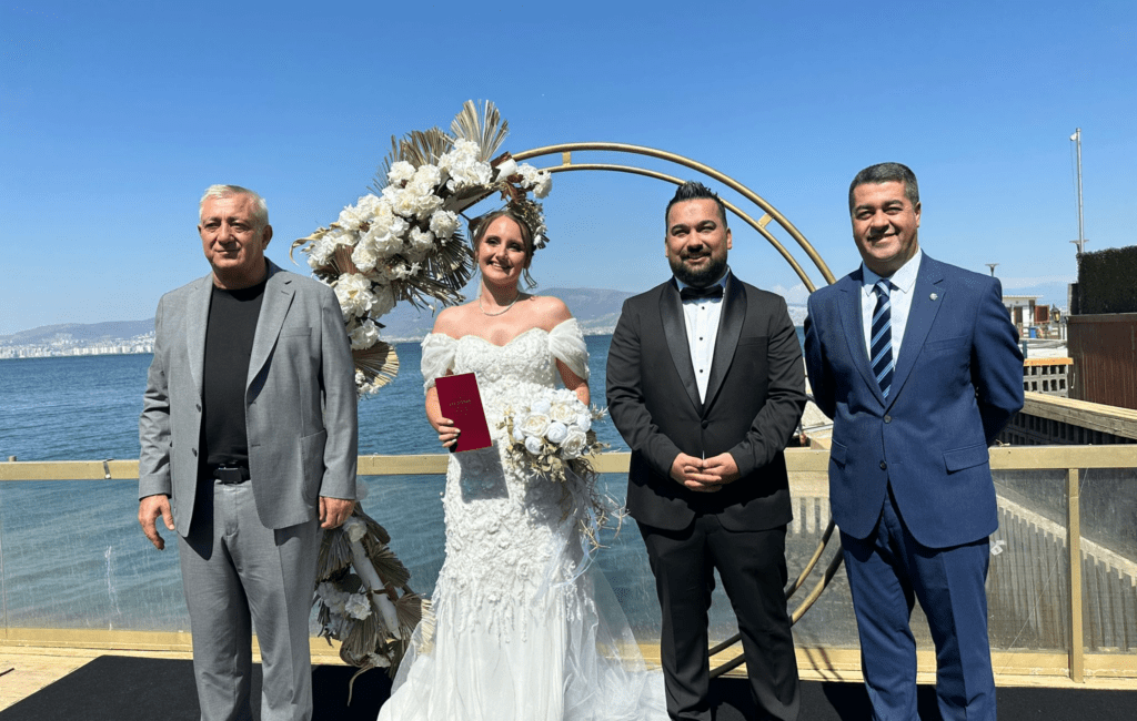 İzmir Emniyeti’nin başarılı isimlerinden Komiser Umut Bardakçı, bugün düzenlenen nikah
