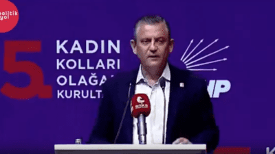 Chp Kadın Kolları Kongresinde Genel Başkan Özgür Özel konuşurken çiğli