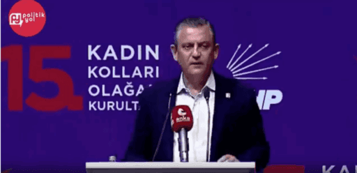 Chp Kadın Kolları Kongresinde Genel Başkan Özgür Özel konuşurken çiğli