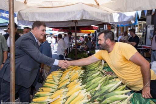 İzmir Büyükşehir Belediye Başkanı Dr. Cemil Tugay'ın ilçelerde düzenlediği koordinasyon