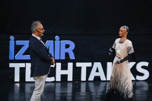 “Teknoloji” temasıyla kapılarını açan 93. İzmir Enternasyonal Fuarı, “TechTalks” etkinliği