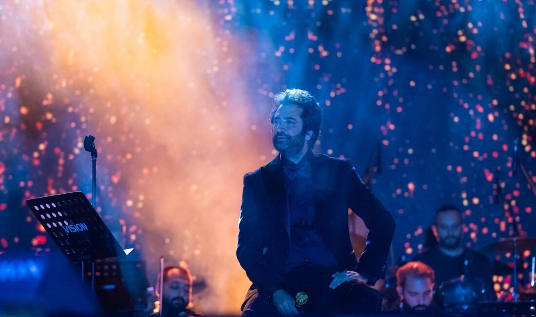 Çim Konserleri’nde Mahsun Kırmızıgül sahne aldı İzmir Enternasyonal Fuarı (İEF), Çim Konserleri’nde 19 yıl aradan sonra