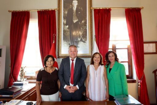 Urla Belediyesi ile Urla Doğal Sofra Derneği arasında imzalanan Urla'nın