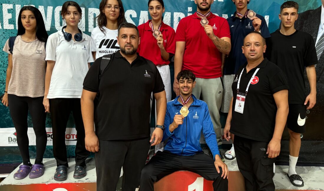 İzmirli sporcular madalyalarla döndü Türkiye Ümitler Tekvando Şampiyonası’nda mücadele eden İzmir Büyükşehir Belediyesi Spor
