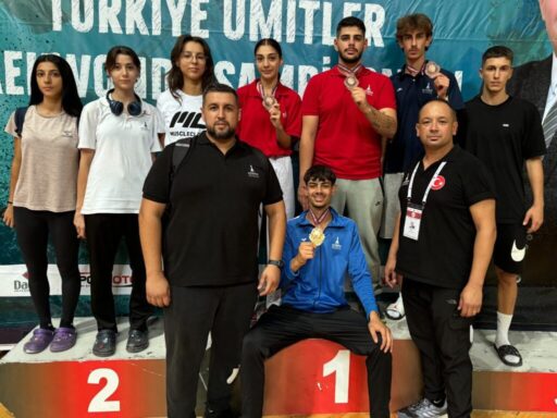 Türkiye Ümitler Tekvando Şampiyonası’nda mücadele eden İzmir Büyükşehir Belediyesi Spor