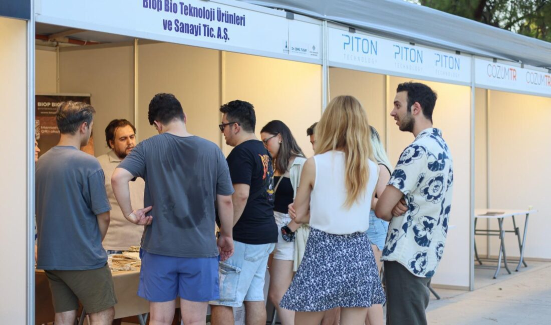 "Teknoloji" teması ve "Zamanın Ötesine Geçiyoruz" sloganıyla düzenlenen 93. İzmir