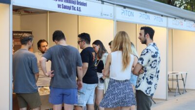 "Teknoloji" teması ve "Zamanın Ötesine Geçiyoruz" sloganıyla düzenlenen 93. İzmir