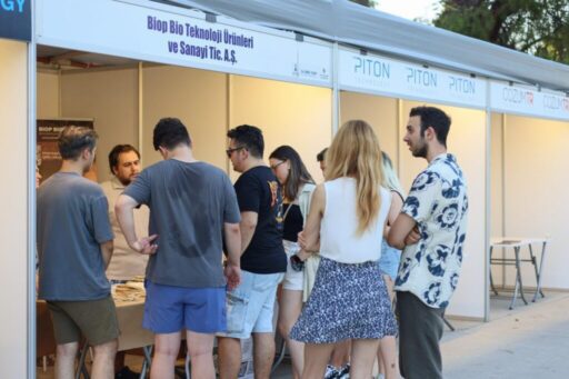 "Teknoloji" teması ve "Zamanın Ötesine Geçiyoruz" sloganıyla düzenlenen 93. İzmir