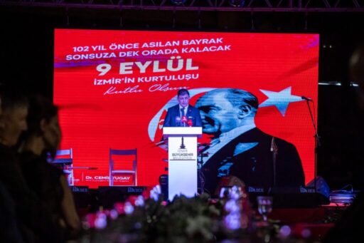 İzmir'in kurtuluşunun 102'nci yıl dönümü kutlamaları kapsamında İzmir Büyükşehir Belediye