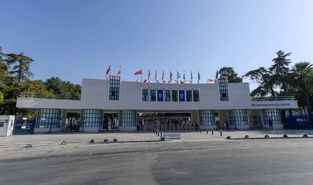 Kültürpark’ın kapıları yenilenen yüzüyle açıldı İzmir Büyükşehir Belediyesi, kentin kalbi Kültürpark’ın cumhuriyet yolculuğunu simgeleyen tarihi