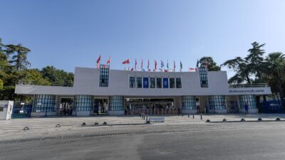 İzmir Büyükşehir Belediyesi, kentin kalbi Kültürpark’ın cumhuriyet yolculuğunu simgeleyen tarihi