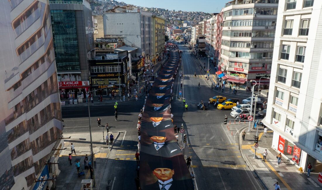 İzmir'in kurtuluşunun 102'nci yıl dönümü kutlamaları Türk ordusunun 9 Eylül'de