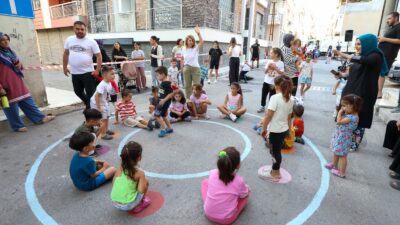Karşıyaka Belediyesi tarafından düzenlenen ve yoğun ilgi gören Sokak Senin,