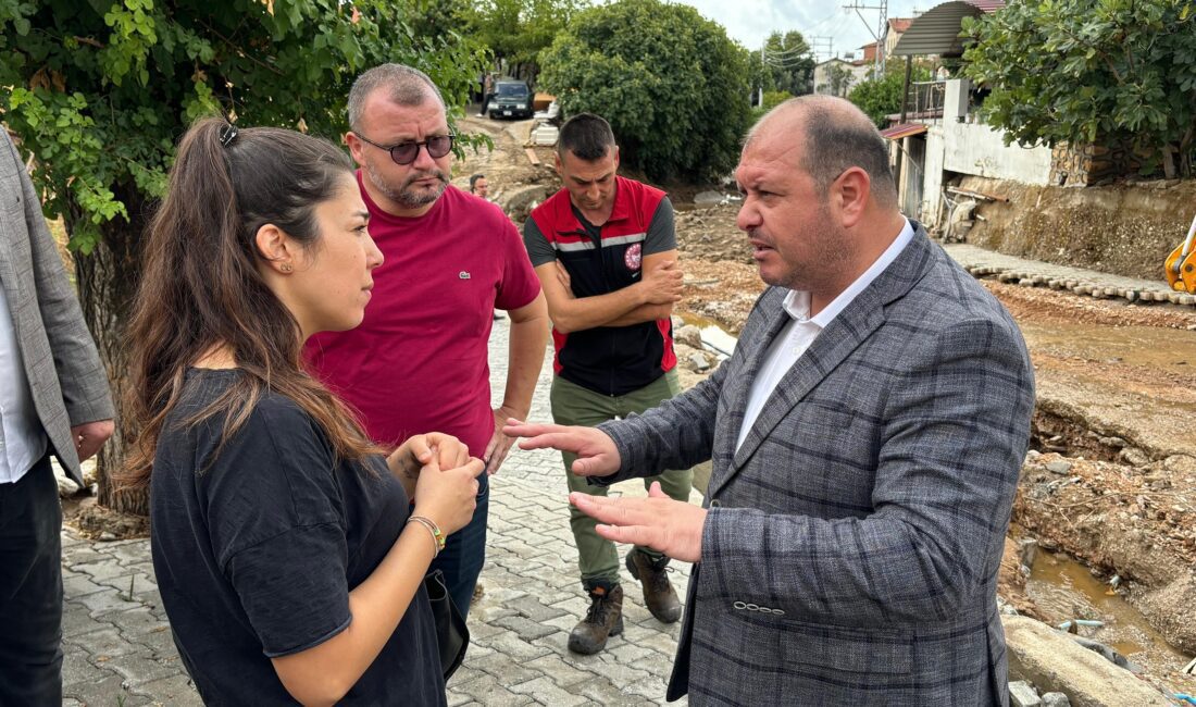 Menderes Belediye Başkanı İlkay Çiçek, sel felaketinden dolayı mağdur olan