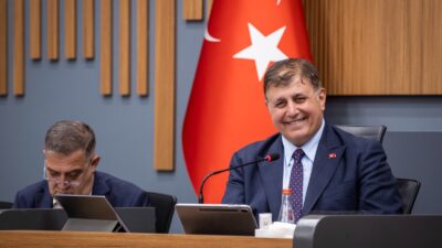 İzmir Büyükşehir Belediye Başkanı Dr. Cemil Tugay,  Körfez'deki balık ölümleriyle