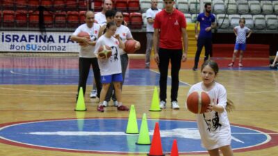İzmir Büyükşehir Belediyesi’nin spor okullarında kış dönemi 23 Eylül’de başlıyor.