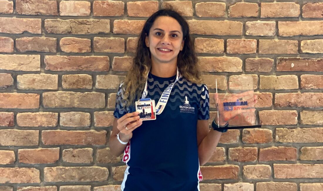 İzmir Büyükşehir Belediyesi Spor Kulübü triatloncusu İpek Öztosun, Sırbistan’da düzenlenen