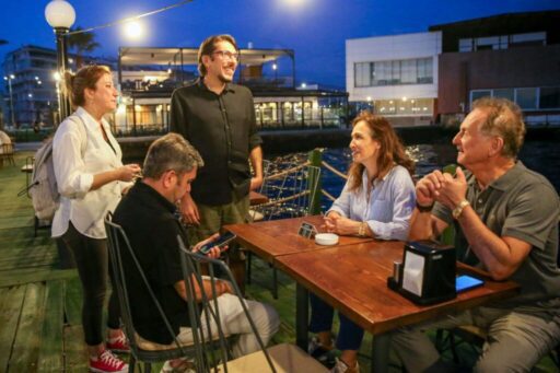 Karşıyaka Belediyesi, yıllar içerisinde Karşıyaka sahilinin simge mekanlarından biri haline