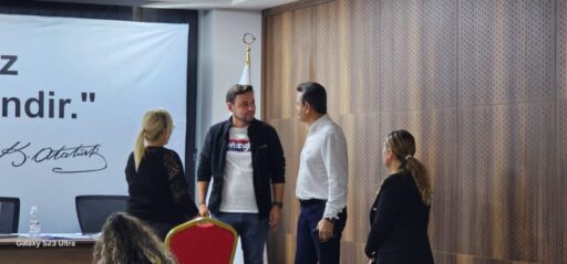 Dikili Belediye Başkanı Adil Kırgöz, ilçe genelinde gençlere iş imkanı