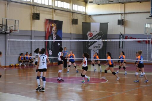 Narlıdere Belediyesi’nin spor kursları başlıyor. Voleybol, basketbol ve aerobikten oluşan