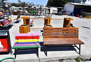 İzmir Büyükşehir Belediyesi Park ve Bahçeler Atölyesi, banklardan çöp kutularına,