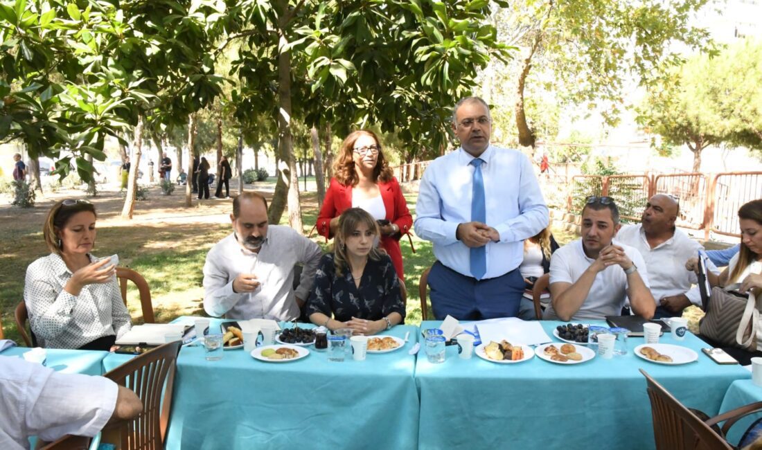 İzmir Büyükşehir Belediyesi’nin kentin hızlı çözüm bekleyen mahallelerinde sorunları yerinde