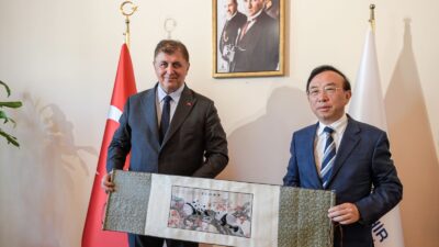 İzmir Büyükşehir Belediye Başkanı Dr. Cemil Tugay, İzmir’in iyi niyet