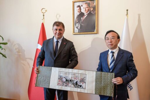 İzmir Büyükşehir Belediye Başkanı Dr. Cemil Tugay, İzmir’in iyi niyet