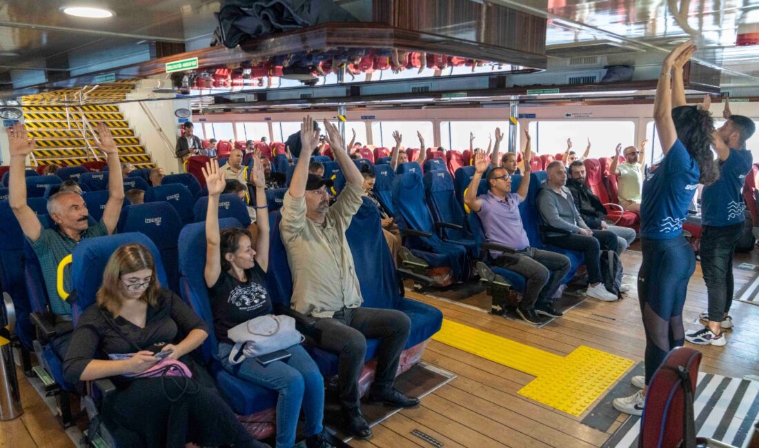 İzmirliler vapurda spor yapıyor İzmir Büyükşehir Belediyesi, Avrupa Spor Haftası etkinlikleri kapsamında deniz yolculuğunu